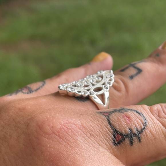 Silver Filigree Clear Crystal Cocktail Ring EUC Size 10 Silver Toned - Picture 3 of 8